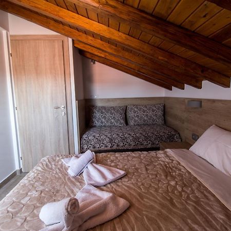 Appartement Golden Attic à Nea Roda Extérieur photo