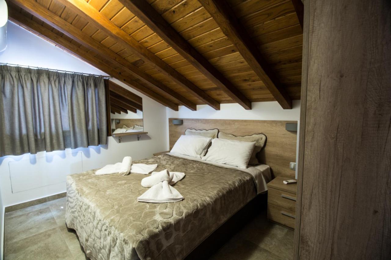 Appartement Golden Attic à Nea Roda Extérieur photo